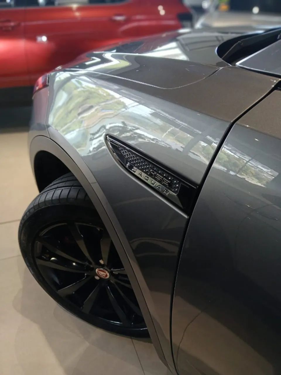 Jaguar E-Pace R-dynamic HSE 2.0 AWD 300cv Aut. 2018 - Foto 3