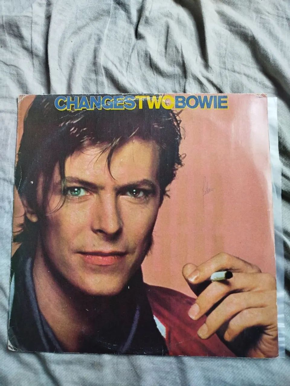 David Bowie changes two classic rock coletânea pop