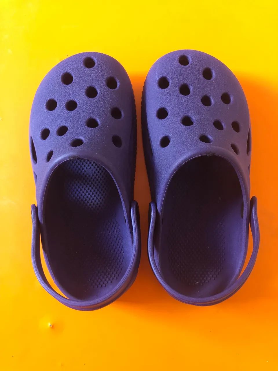 Crocs azul marinho novo - Foto 3
