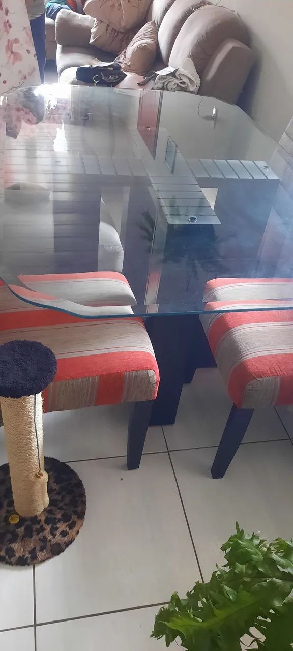 Vendo uma mesa pra 4 ou 6 cadeiras  - Foto 3