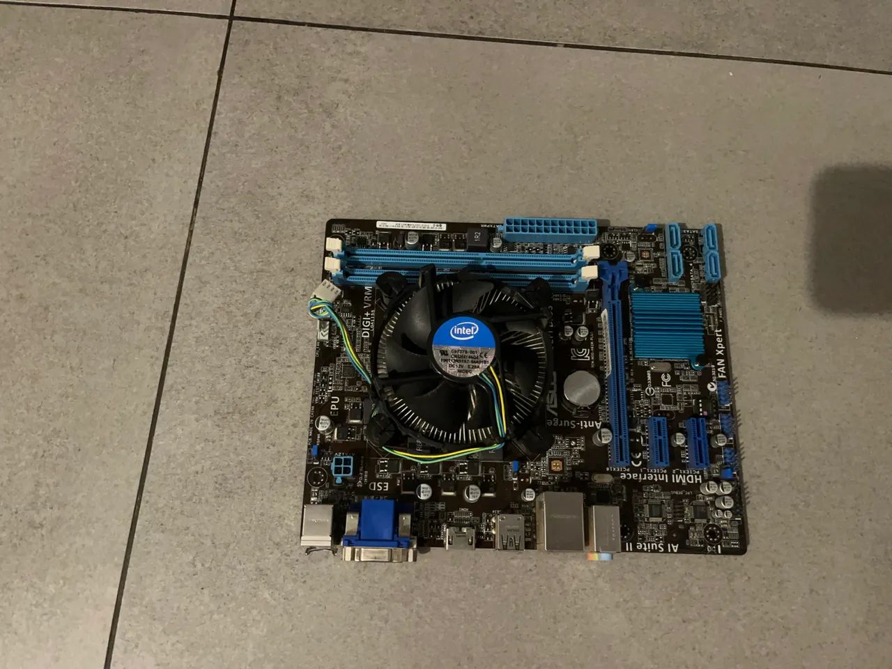 Kit Placa-mãe ASUS H61M-A/BR + Processador Intel + Cooler - Funcionando.