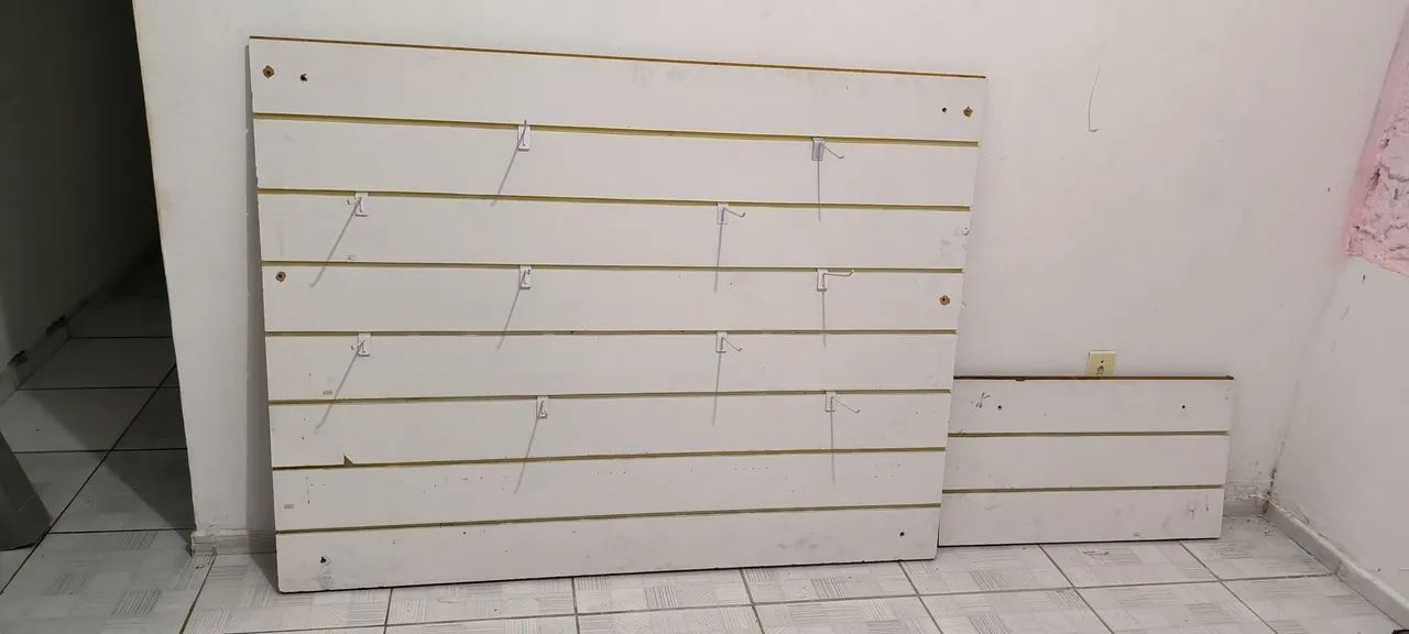 2 Expositores canaletados para comércio  (ACEITO CARTÃO)