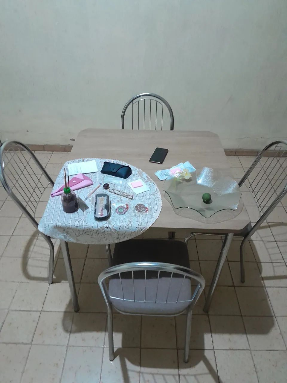 Mesa com 4 cadeiras.  - Foto 2