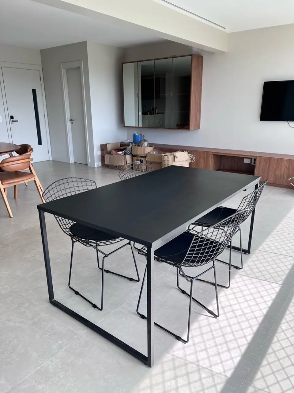 Mesa de jantar com  4 cadeiras preta 