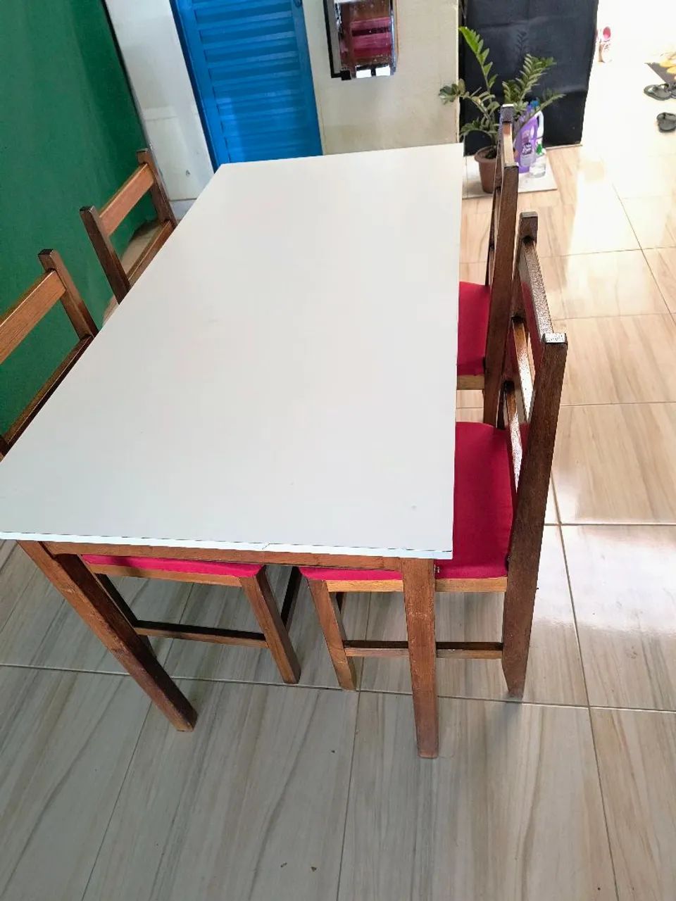 MESA 4 CADEIRAS EM MADEIRA  - Foto 2
