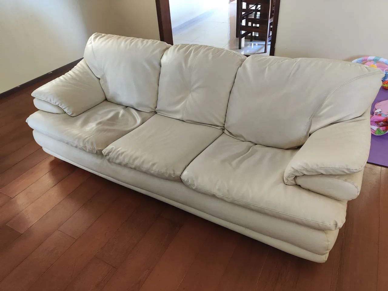 Sofá 3 lugares de couro branco