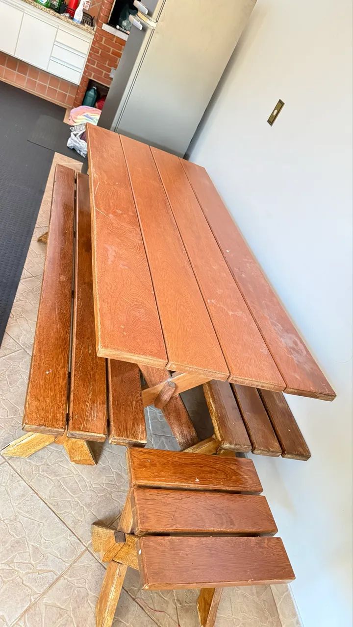 Mesa madeira com bancos  - Foto 2