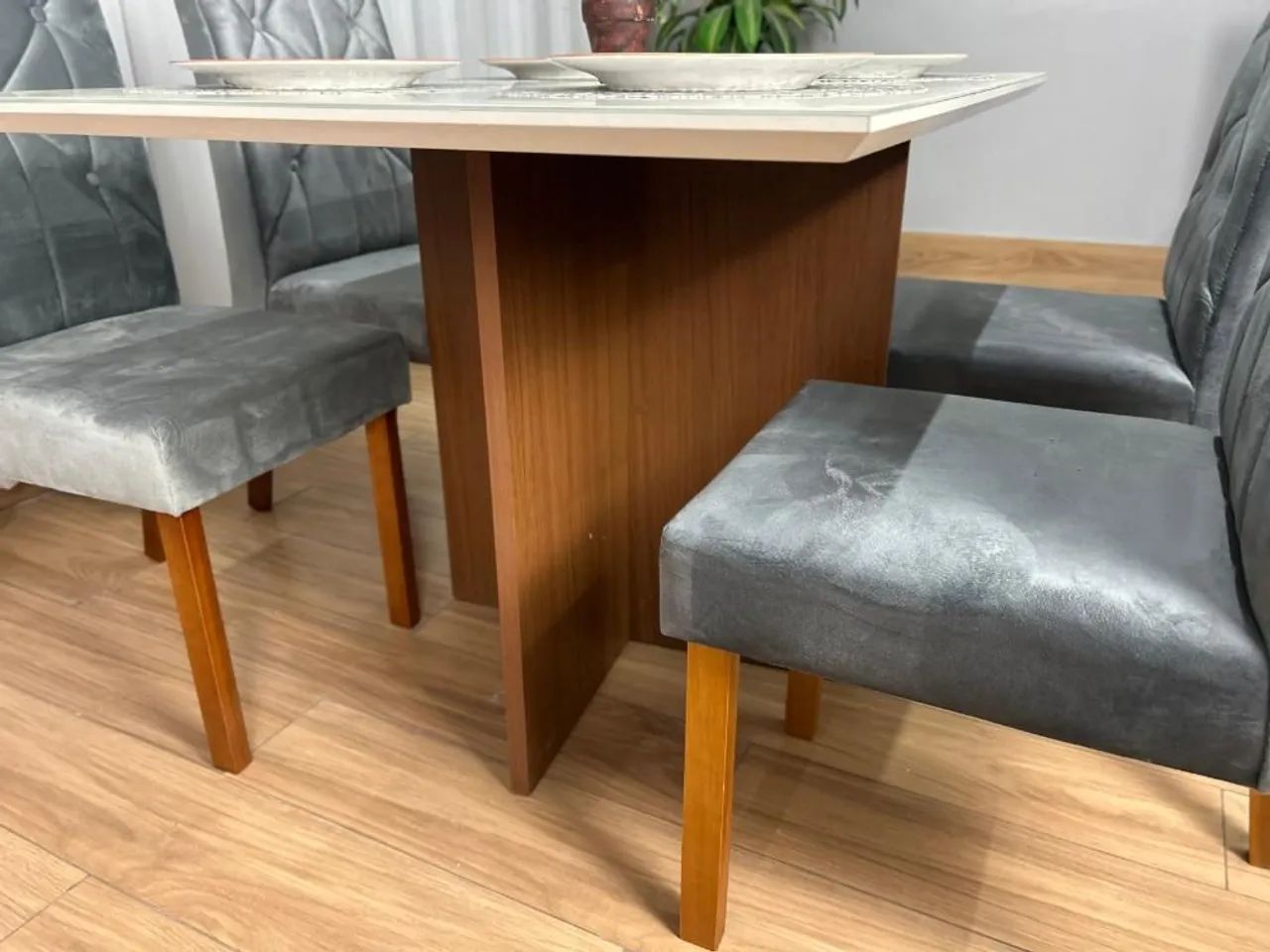 Mesa de Jantar Tampo 90x90 com 4 Lugares Veludo Cinza  - Foto 3