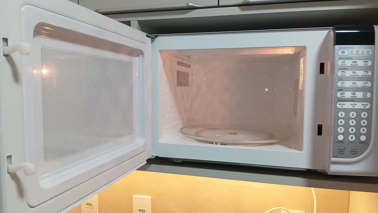 Microondas Electrolux 31l seminovo  - Foto 2