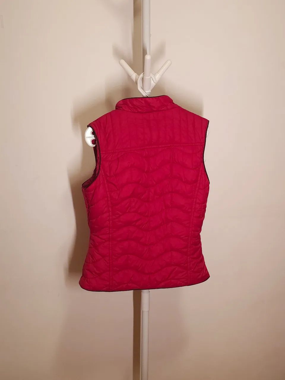 Colete puffer vermelho forro de onça - Foto 4