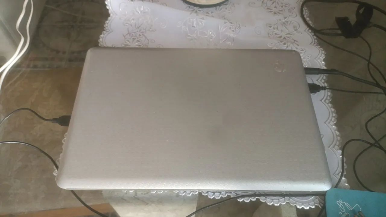 Vendo Xbox one FAT x notebook Hp para saír rápido 1,500 os dois Xbox jostik universal 3cds - Foto 2