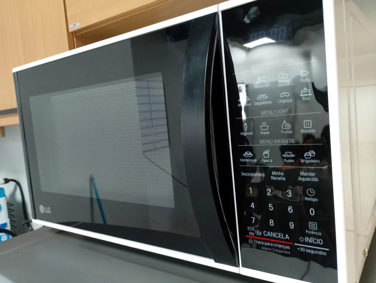 Micro-ondas LG com painel digital - Foto 2