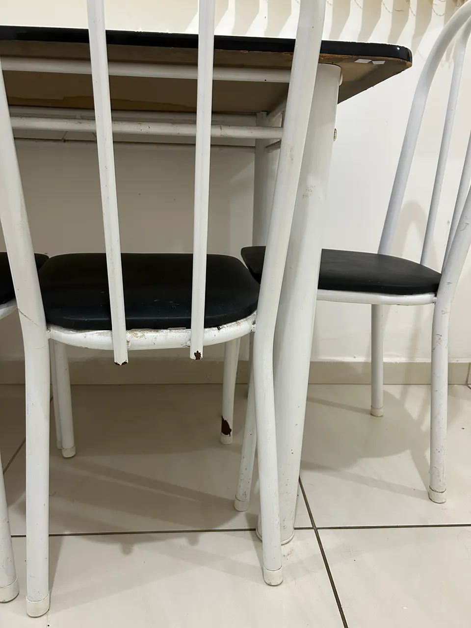 Mesa com 4 cadeiras  - Foto 2