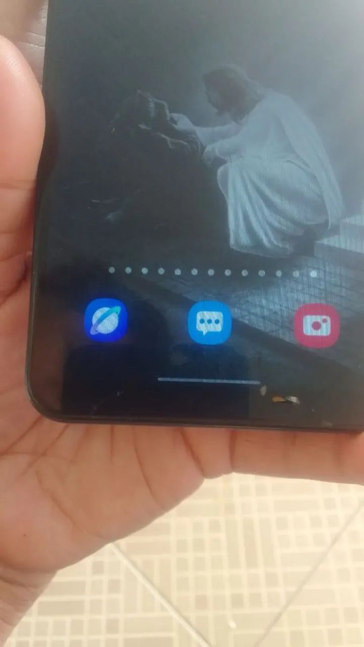 Vendo celular 350 com a tela trincada mais funciona certinho 