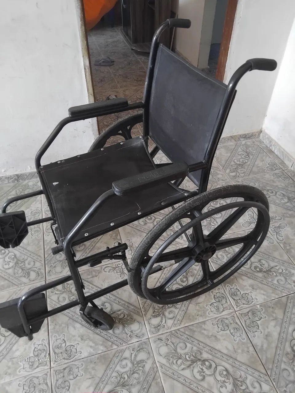 Cadeira de rodas até 100kg.