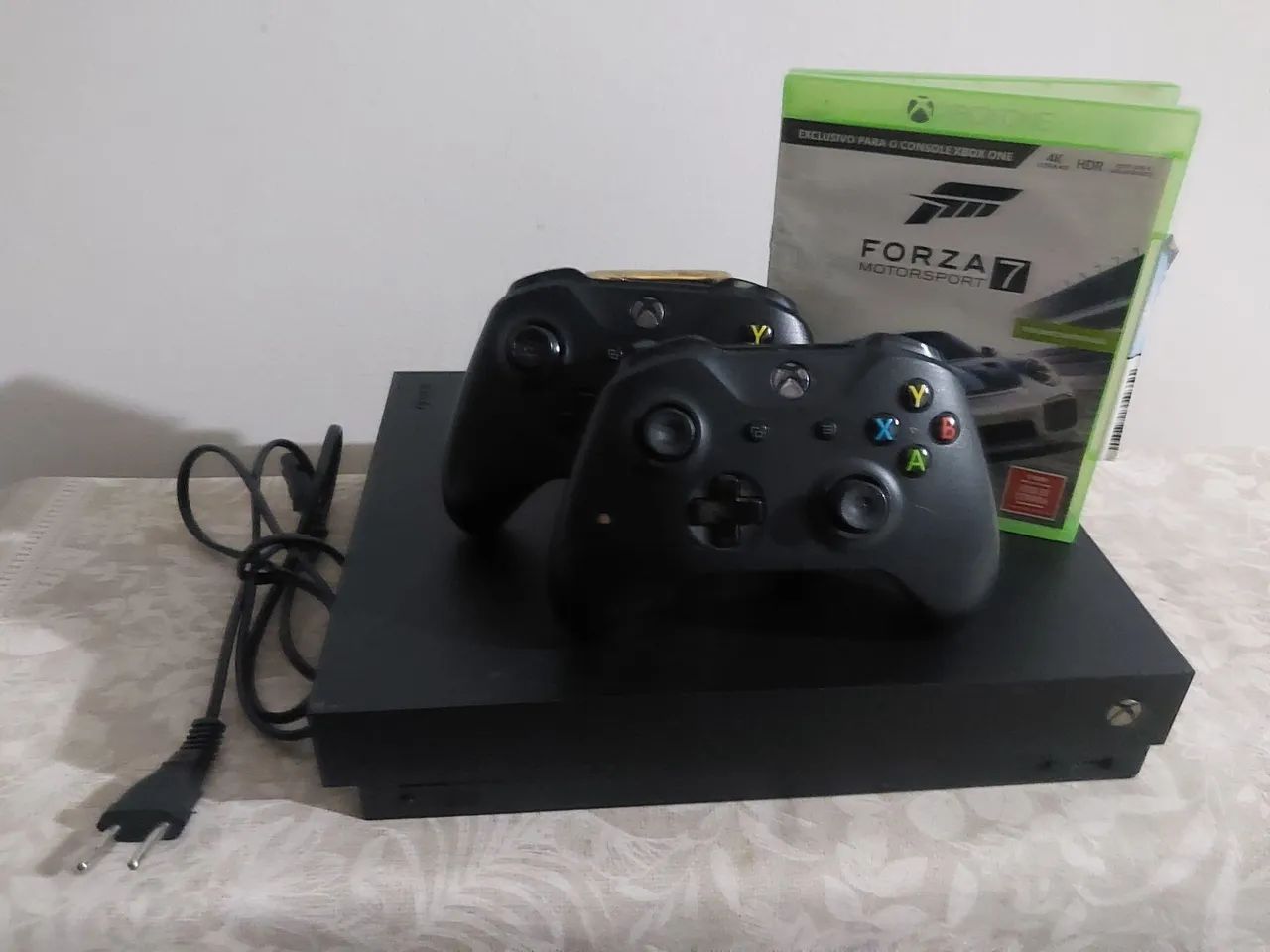 Xbox one x 1 tb 2 controles perfeito funcionamneto - Foto 2