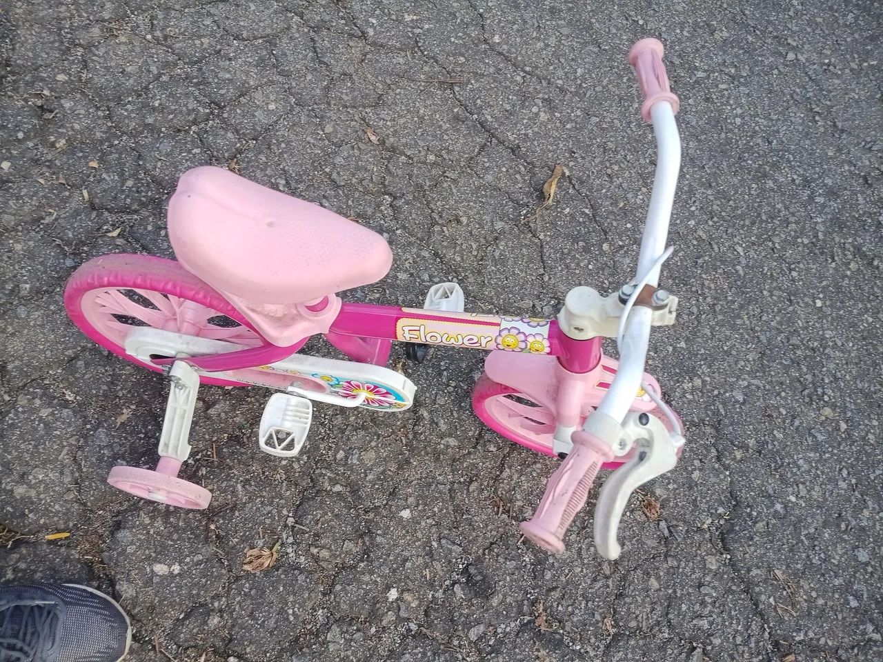 Bicicleta de rodinhas.