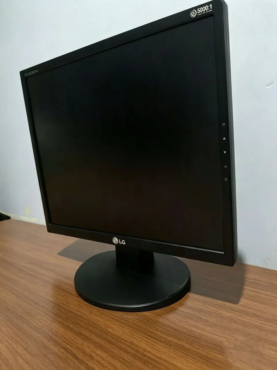 Monitor LG Flatron 19 Polegadas - Perfeito para Trabalho e Estudo! - Foto 2