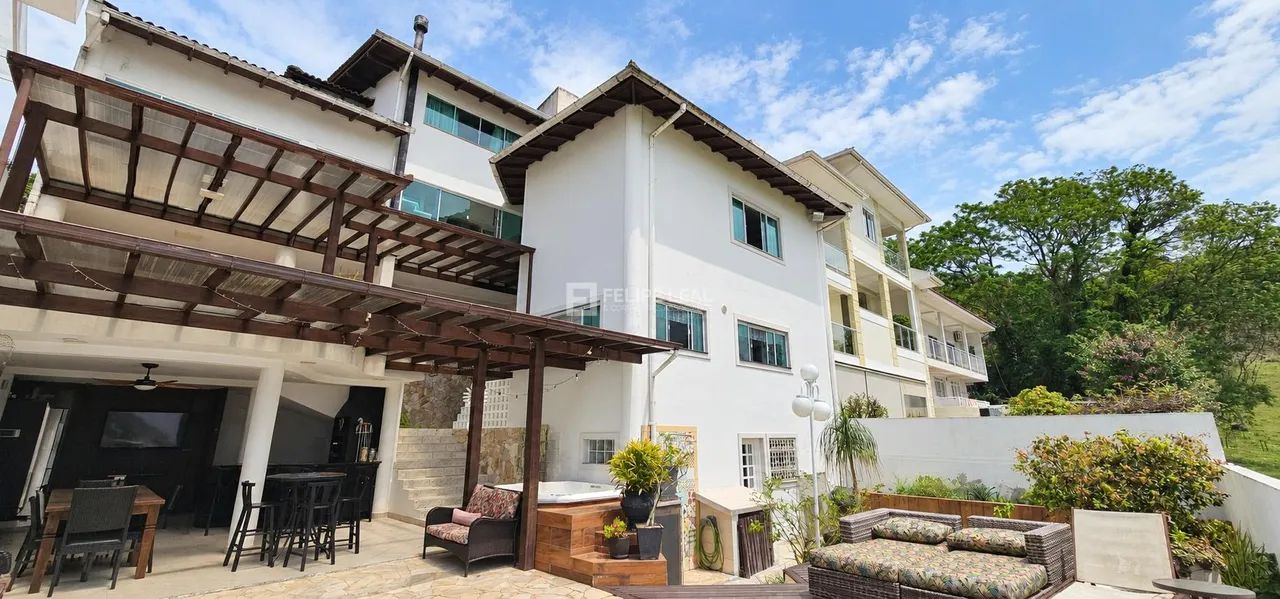 Casa em Ponta de Baixo - São José
