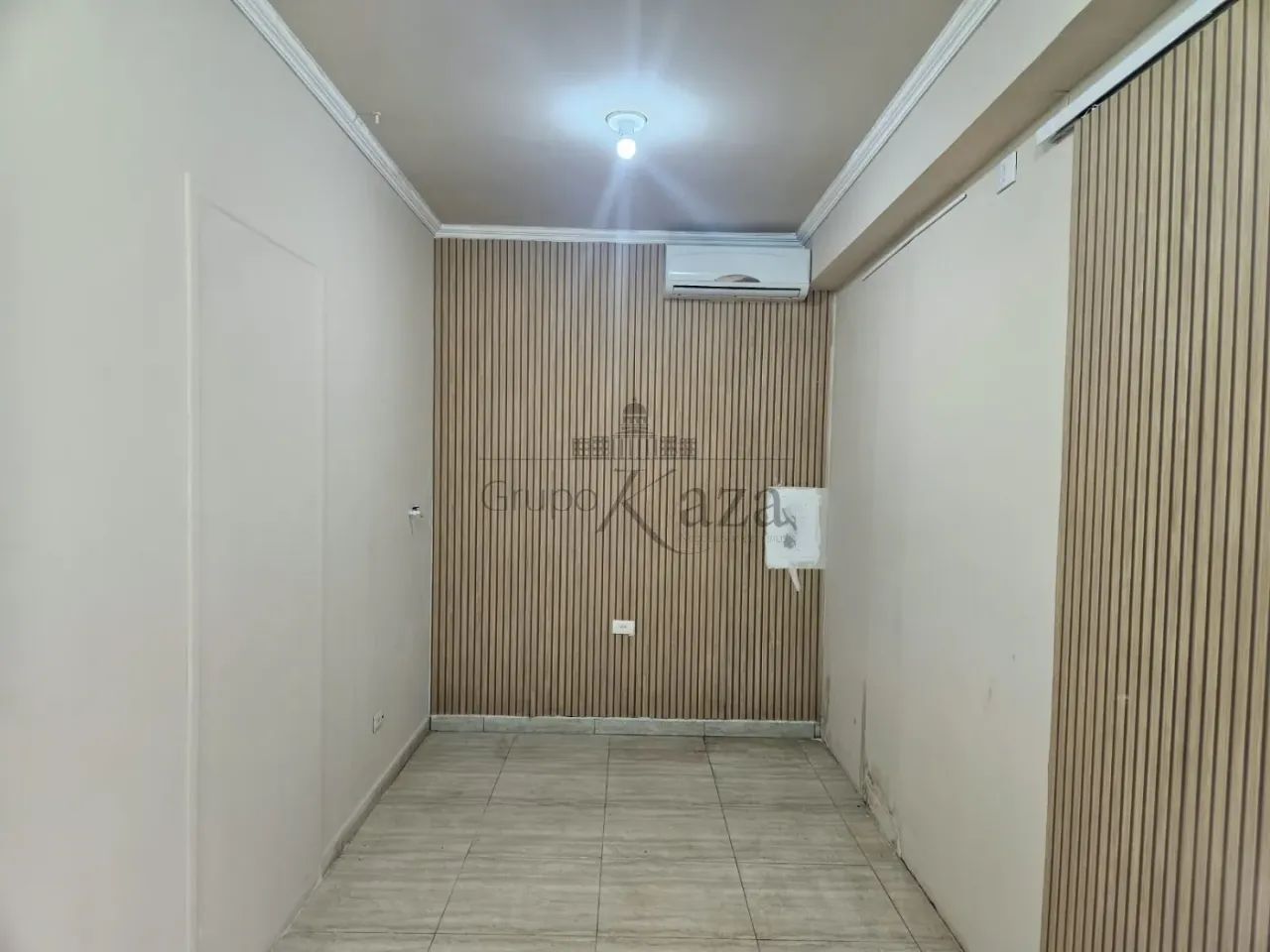 Sala Comercial - Sobreloja - No bairro Jardim Satélite - 11m².