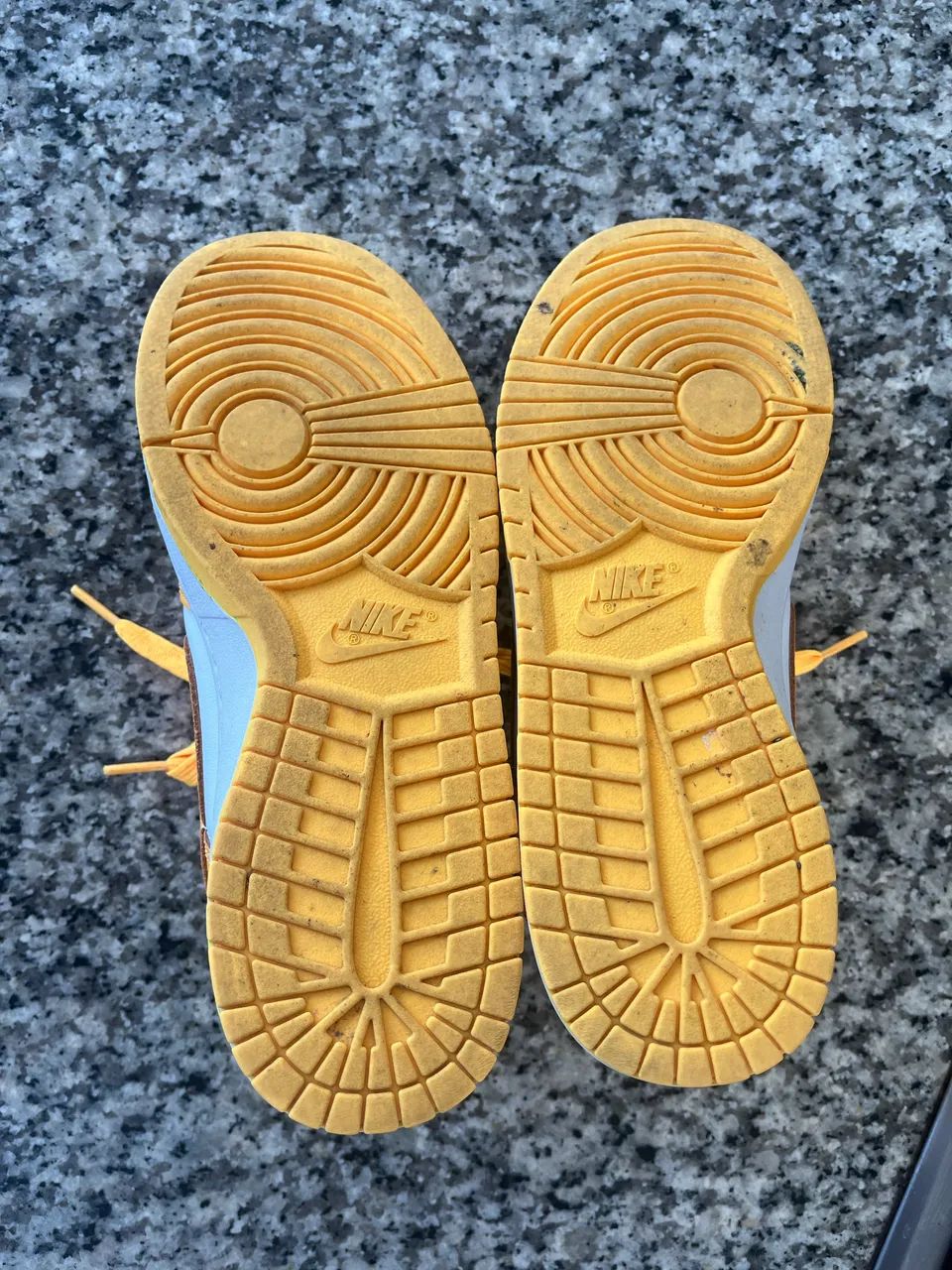 Tênis Nike amarelo - Foto 2