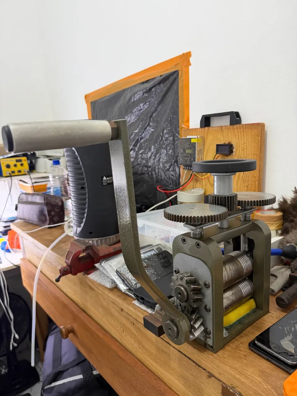 Vendo laminador e bancada ouro - Foto 2