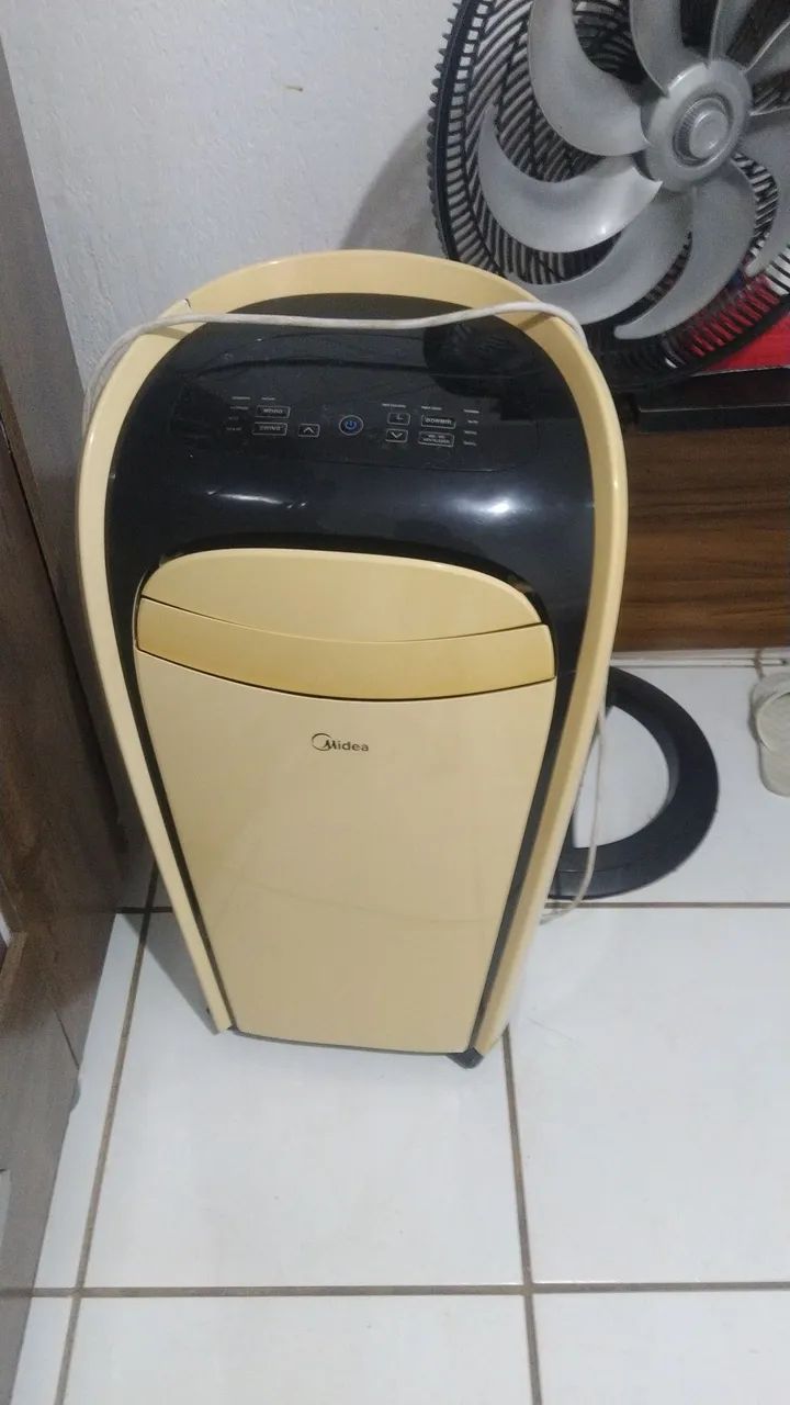Ar condicionado portátil Midea com 9000bts funcionando normal 