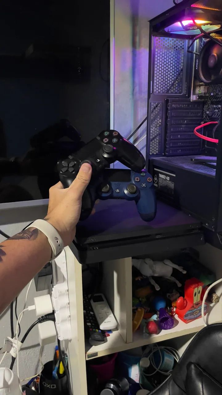 PlayStation 4 slim 