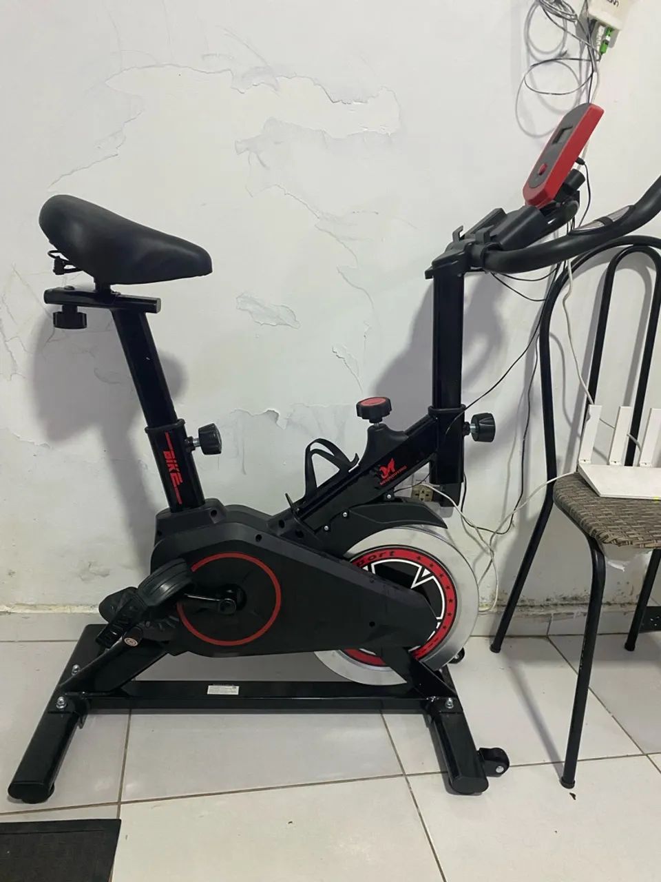 Bicicleta ergométrica semi nova 