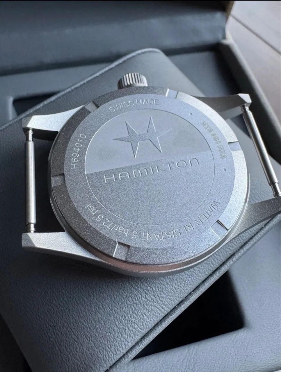 Relógio Hamilton Khaki Field Quartzo Preto 38mm H69401930 - Foto 4