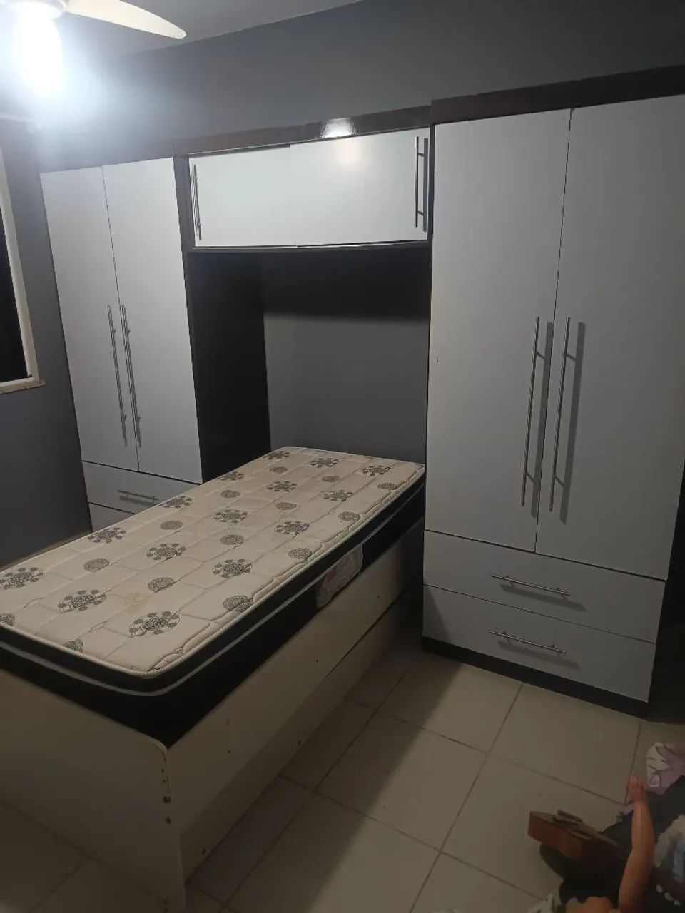 Armário com vão de cama
