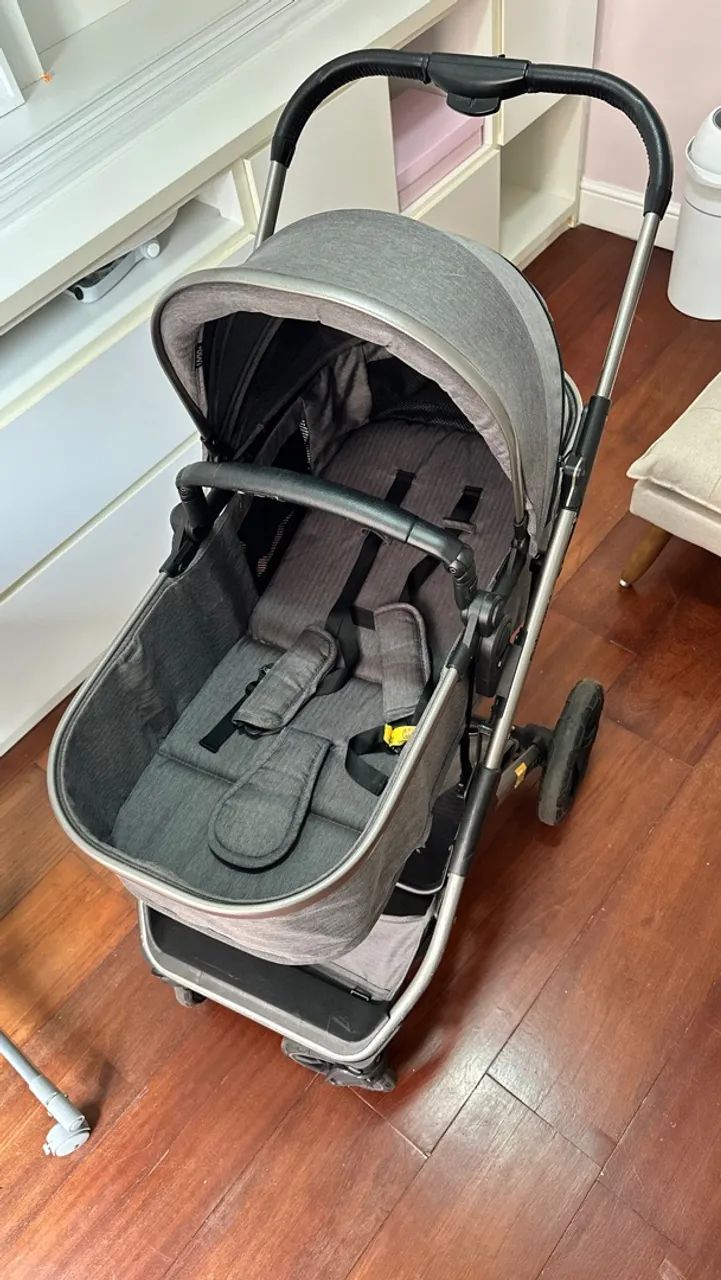 Carrinho de bebê + bebê conforto 