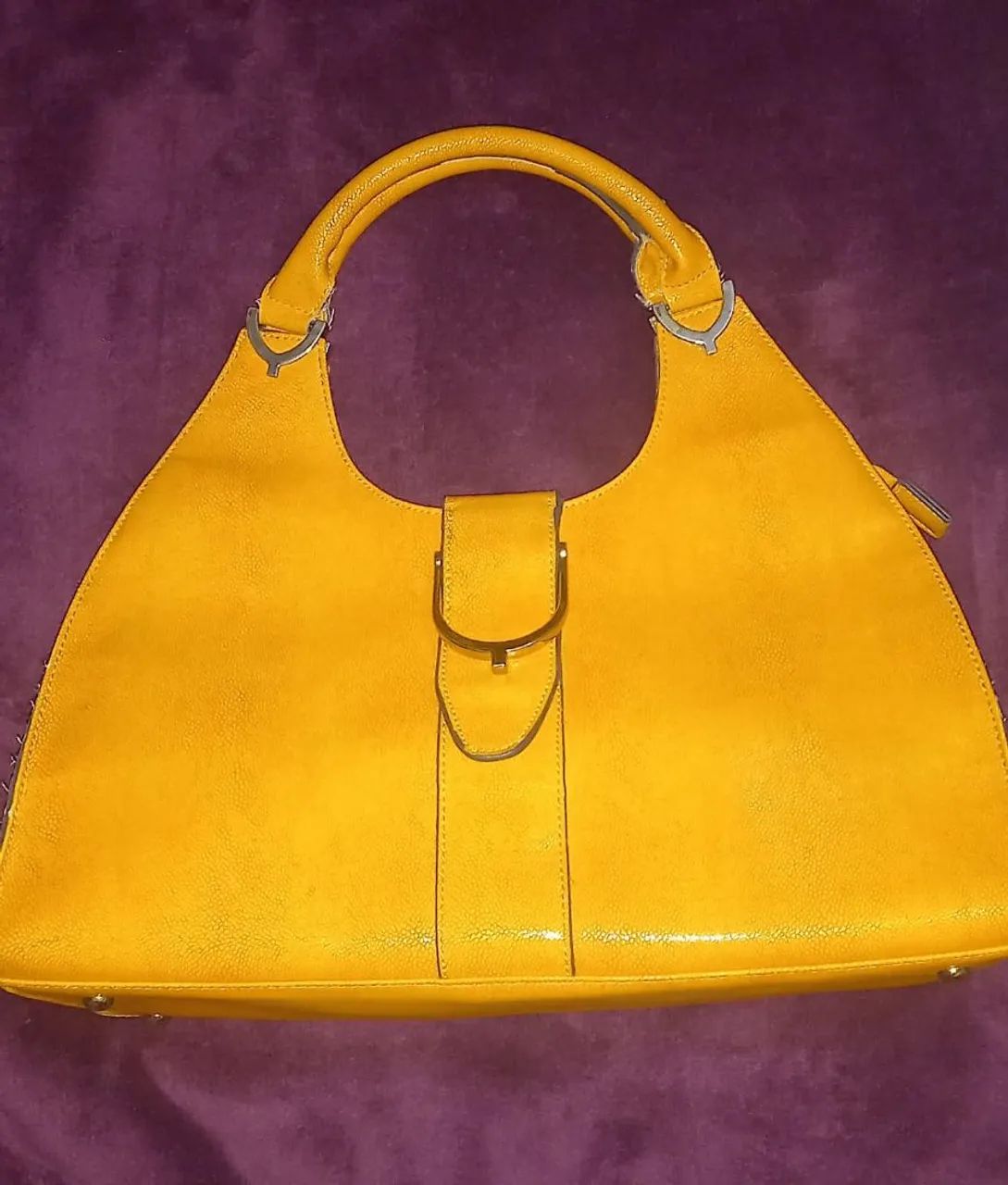 BOLSA DE COURO SINTETICO MOSTARDA - Foto 2