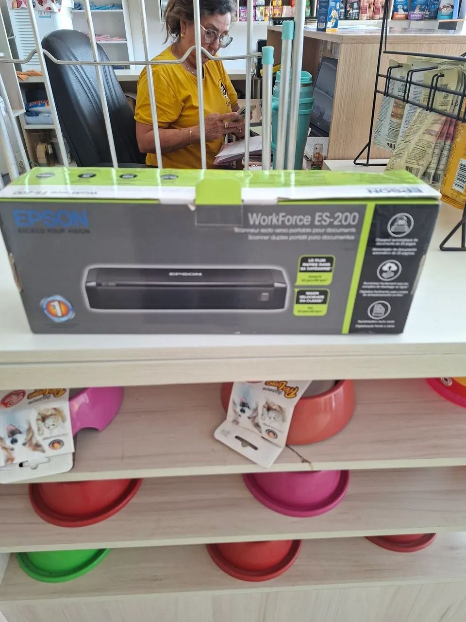 Scanner Epson workforce ES-200 na caixa ? 