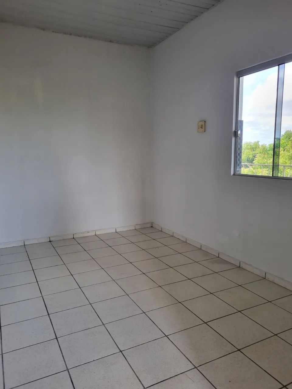 ALUGA-SE APARTAMENTOS 