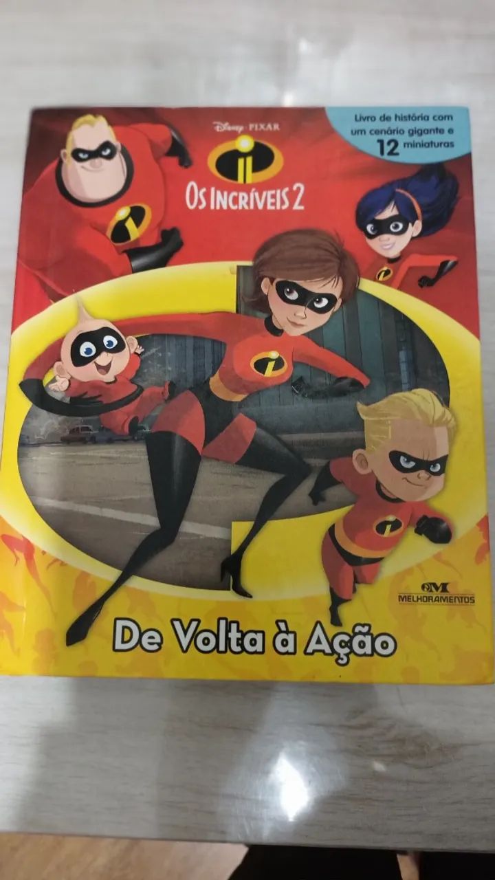 Os Incríveis Dois - De Volta à Ação - CLivro - com cenário e 12 miniaturas