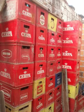 Vendo vasilhames com a caixa 10$ cada