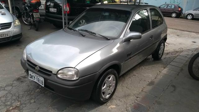 Corsa Wind 1.0 com trava