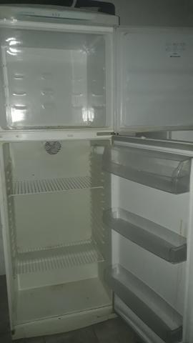 Geladeira 400,00