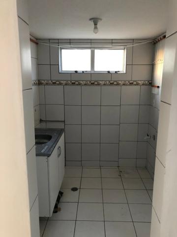 Vendo Apartamento no Cond. Vivendas Parnamirim com garagem coberta no 2º andar - Foto 4