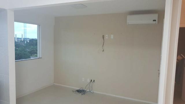 Alugo apartamento de 2 quartos na estrada do coco em frente ao Shopping Busca Vida - Foto 3