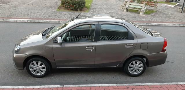 Toyota Etios X Plus 1.5 sedan - Foto 10