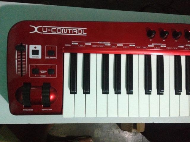 Controlador behringuer UMX610 - Foto 2