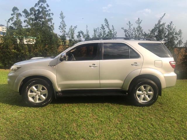 Toyota Hilux sw4 srv d4-4x4 3.0 tdi diesel. aut 7 lugares - Foto 10