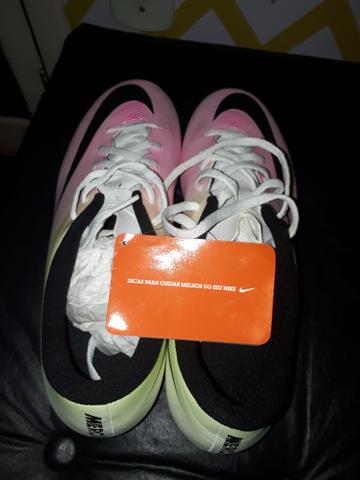 Vendo chuteira Nike Mercurial.