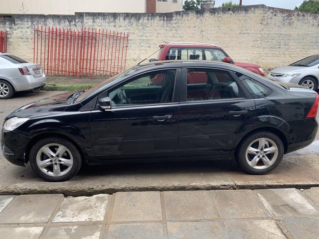 Focus GLX sedam 1.6 completo 4 pneus novos - Foto 6