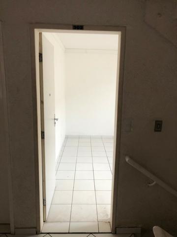 Vendo Apartamento no Cond. Vivendas Parnamirim com garagem coberta no 2º andar - Foto 7