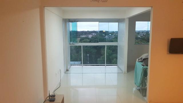 Alugo apartamento de 2 quartos na estrada do coco em frente ao Shopping Busca Vida - Foto 2