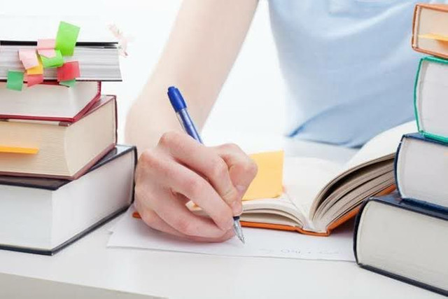 Consultoria, produção e revisão de trabalhos acadêmicos 