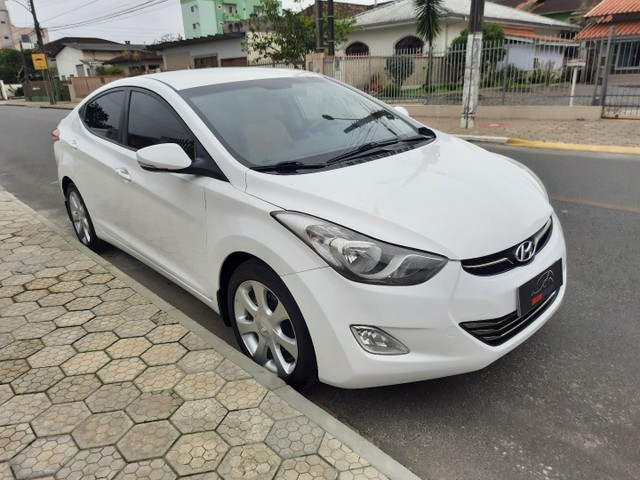 HYUNDAI ELANTRA 1.8 AUT. INTERIOR CARAMELO